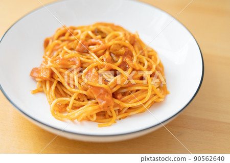 Tomato and garlic pasta Tomato and garlic pasta 90562640