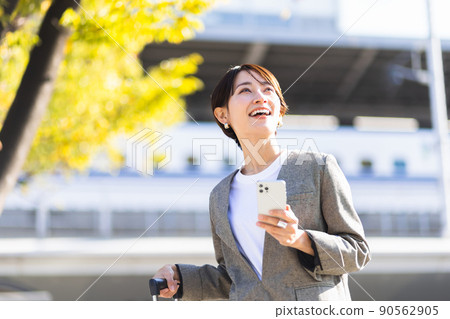 Women travel 90562905
