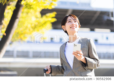 Women travel 90562906
