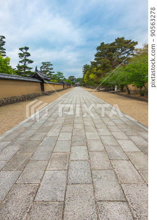 法隆寺-從東大門到西大門的鵝卵石-（奈良縣-斑鳩町） 90563278