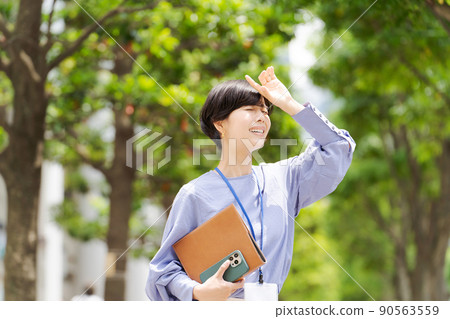 初夏戶外職業女性 初夏戶外職業女性 90563559