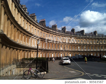 Long arched building in London, England Long arched building in London, England 90563567