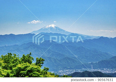Mt. Fuji seen from the summit of Mt. Jinba, Tokyo Metropolitan Takao Jinba Nature Park Mt. Fuji seen from the summit of Mt. Jinba, Tokyo Metropolitan Takao Jinba Nature Park 90567631