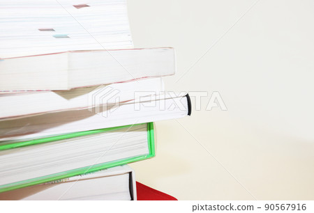 研究各種東西時不知不覺堆積的一堆書 研究各種東西時不知不覺堆積的一堆書 90567916