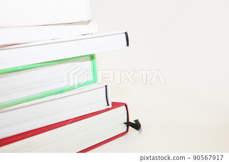 研究各種東西時不知不覺堆積的一堆書 研究各種東西時不知不覺堆積的一堆書 90567917