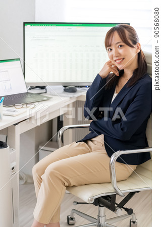 Career woman female office self-confidence 90568080