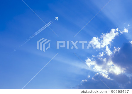Airplane cloud in the blue sky 90568437