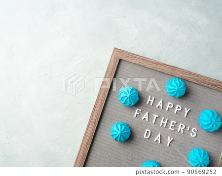 Happy fathers day greeting card with letter board text 90569252