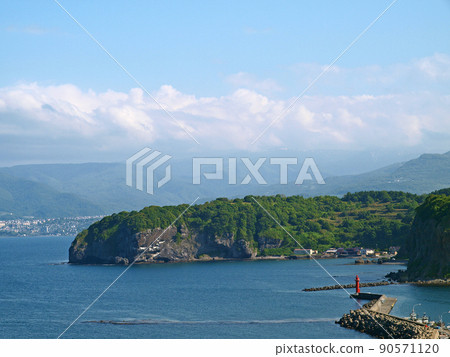 View from Otaru Takashima Cape Hiyoriyama Lighthouse View from Otaru Takashima Cape Hiyoriyama Lighthouse 90571120
