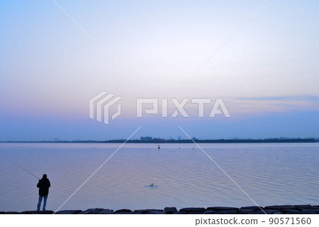 Lake Biwa, anglers, and waterfowl wrapped in gentle morning colors Lake Biwa, anglers, and waterfowl wrapped in gentle morning colors 90571560