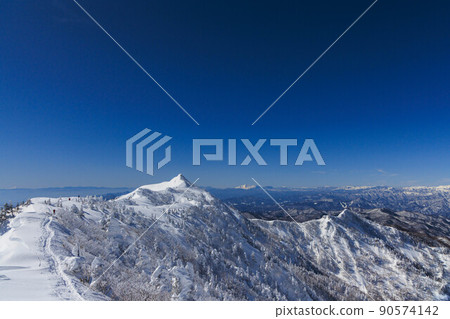 [Gunma Prefecture] Mt. Kengamine in winter_ridgeline_03 90574142