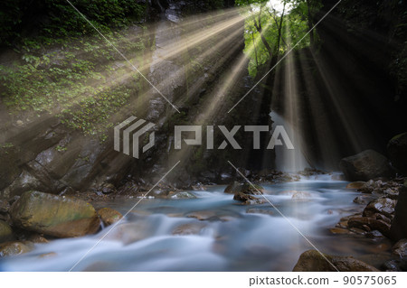 Sukkanawa Yu Fei Waterfall 90575065