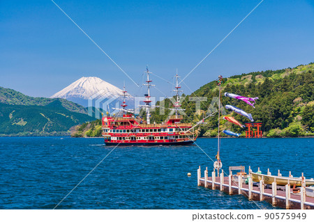 (Kanagawa Prefecture) Mt. Fuji seen from Lake Ashi and Motohakone Port (Kanagawa Prefecture) Mt. Fuji seen from Lake Ashi and Motohakone Port 90575949