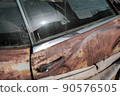 生鏽的報廢的汽車 90576505