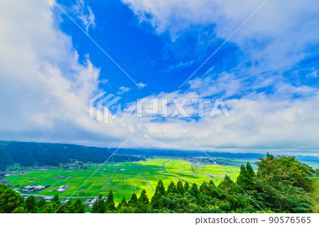 阿蘇和城山觀景台的風景（熊本縣阿蘇市） 90576565
