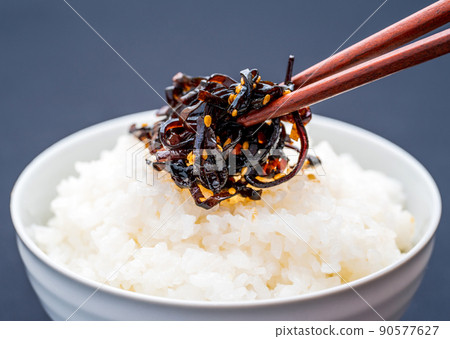 Rice with sesame kelp boiled in soy sauce 90577627