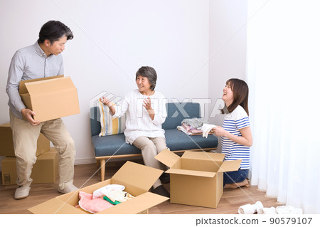 Moving a 3rd generation family 90579107