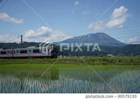 JR Tazawako Line that runs in Komachi 90579130
