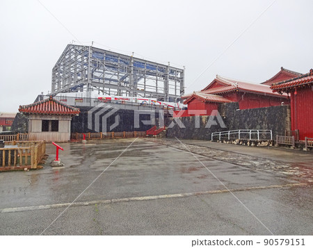 沖繩縣那霸市首里城公園,大殿,光禿禿的屋頂 沖繩縣那霸市首里城公園,大殿,光禿禿的屋頂 90579151