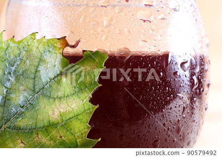 Wine and autumn grape leaf 90579492