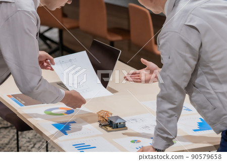 No engineer to discuss the construction plan 90579658