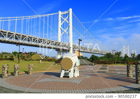 [香川縣] 晴好時的瀨戶大橋（南美二山瀨戶大橋和北美山瀨戶大橋） 90580237