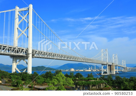 [香川縣] 晴好時的瀨戶大橋（南美二山瀨戶大橋和北美山瀨戶大橋） 90580253