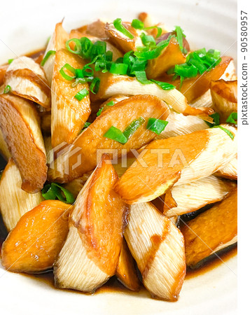 Chinese Shanghai cuisine, stir-fried makomodake 90580957