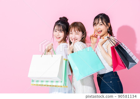 年輕女人購物 90581134