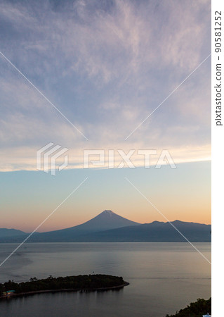From Nishiizu Osezaki to Biwa Island and Mt. Fuji at sunrise From Nishiizu Osezaki to Biwa Island and Mt. Fuji at sunrise 90581252