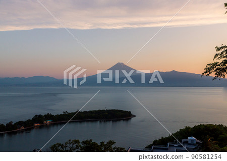 From Nishiizu Osezaki to Biwa Island and Mt. Fuji at sunrise From Nishiizu Osezaki to Biwa Island and Mt. Fuji at sunrise 90581254