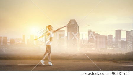 Young beautiful girl wearing fashion sports wear doing exercise Young beautiful girl wearing fashion sports wear doing exercise 90581501