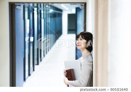 Office woman portrait Office woman portrait 90581640