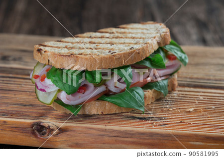 Recipe for making a traditional American sandwich 90581995