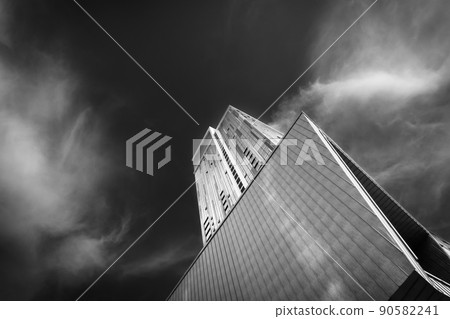 Contemporary skyscraper against stormy sky 90582241