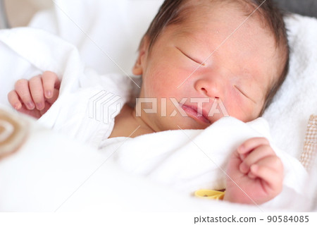 Sleeping face of a newborn baby on the first day after birth 90584085
