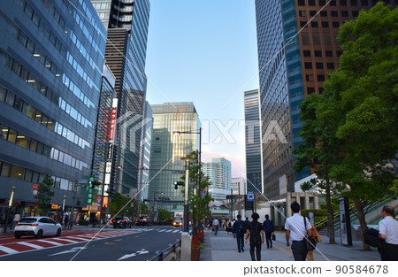 In front of Daimon Station at dusk, Tokyo 90584678