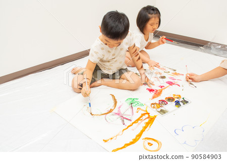 Kids graffiti play 90584903