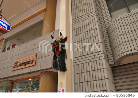 安裝在愛媛縣宇和島市的歷史遺跡拱廊商店街內的牛鬼臉 安裝在愛媛縣宇和島市的歷史遺跡拱廊商店街內的牛鬼臉 90586049