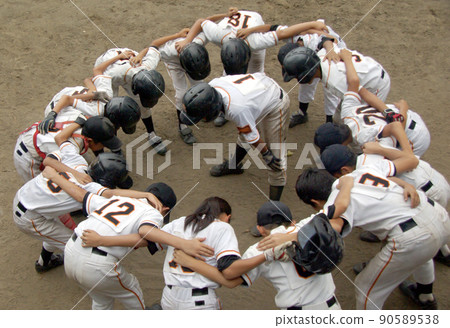 Summer youth baseball, teamwork 90589538