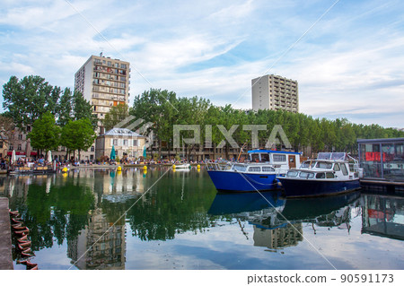 Le Bassin de la Villette pond in Paris amazing evening in May Le Bassin de la Villette pond in Paris amazing evening in May 90591173