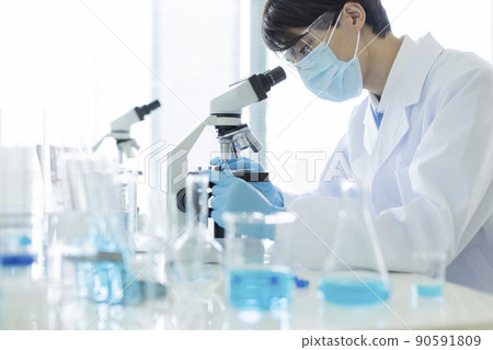 研究員顯微鏡 90591809