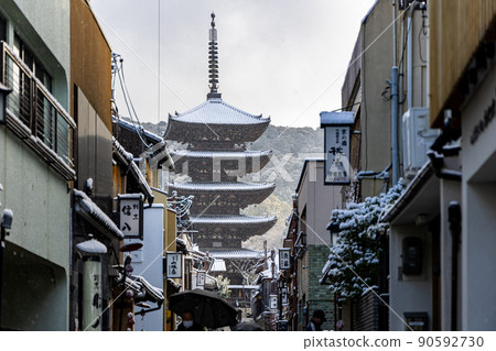 下雪天的京都八坂塔 下雪天的京都八坂塔 90592730