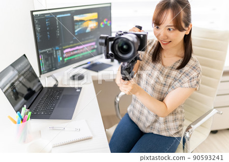 Gimbal shooting digital single-lens video / video creator Gimbal shooting digital single-lens video / video creator 90593241