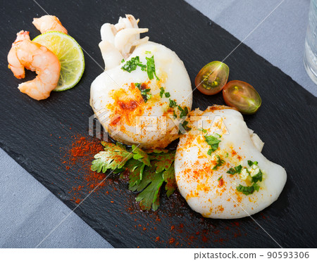 Roasted cuttlefish with paprika and parsley 90593306