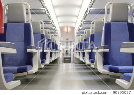 JR東日本215系市郊列車2樓座位 JR東日本215系市郊列車2樓座位 90595057
