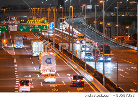 《Tokyo》 Metropolitan Expressway Bayshore Line / Transportation Logistics Image 90597358