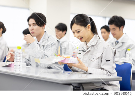 Men and women in work clothes eating lunch in the conference room 90598045