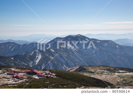[Ishikawa / Gifu / November] View from the summit of Mt. Hakusan Gozengamine: The magnificent Mt. 90598614
