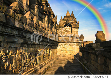 婆羅浮屠寺的彩虹 90599251